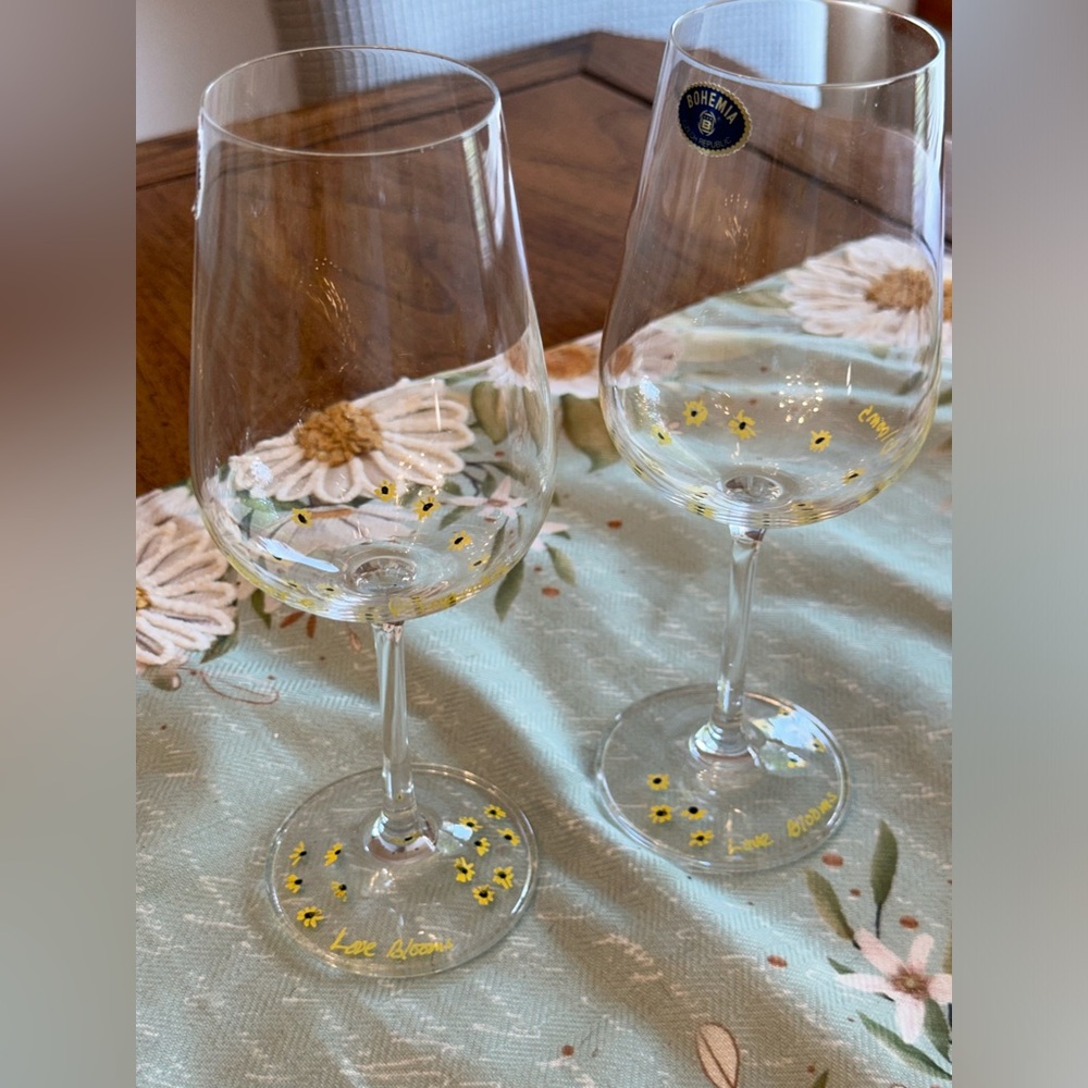 Hand painted Wine Glasses NWT “Love Blooms “ set of two with yellow daisys